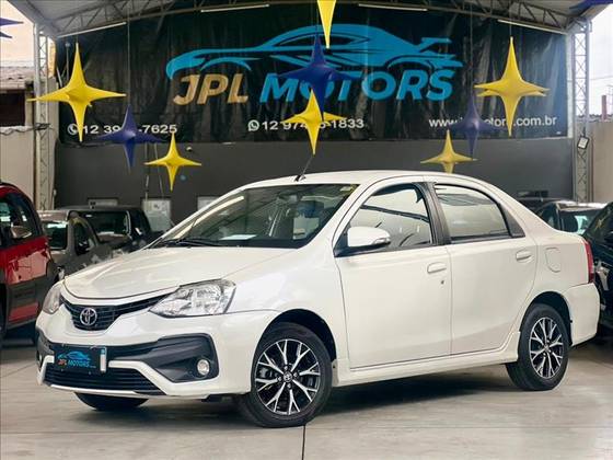 TOYOTA ETIOS 1.5 PLATINUM SEDAN 16V FLEX 4P AUTOMÁTICO